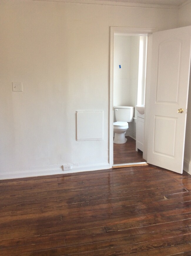 Building Photo - Coming Soon! York City SD 2 bedroom Apt.