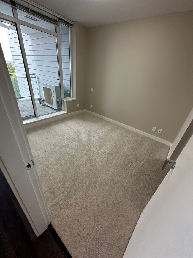 Building Photo - 6200 River Rd