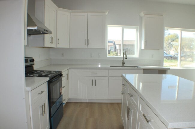 Building Photo - Brand New -4BD + 2BTH Solar-Powered Home