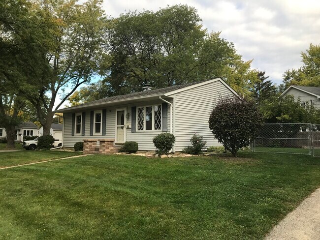 Building Photo - 208 Bernard Dr