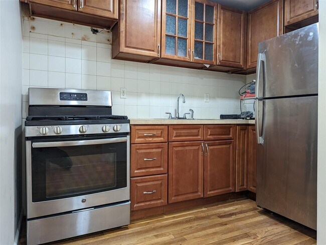 Foto del edificio - 1340 Gates Ave