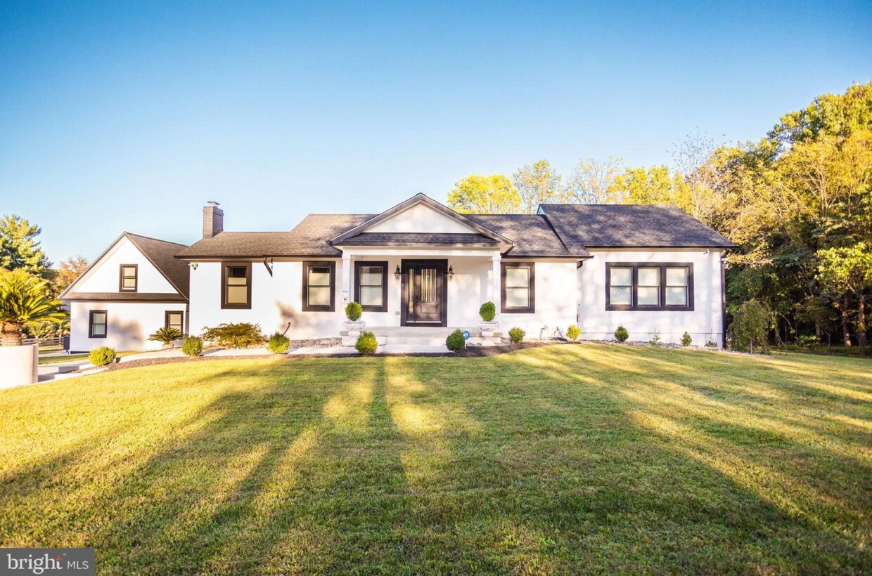 Foto principal - 10329 Lake Jackson Dr