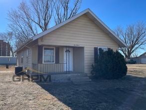 Building Photo - 111 W 6th Ave