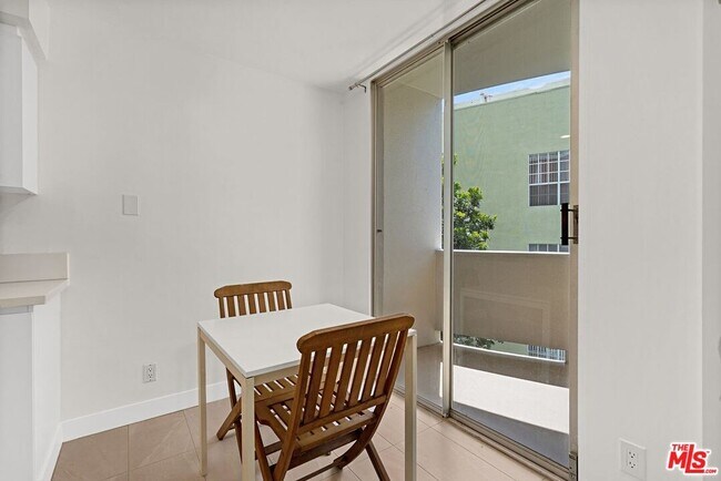 Foto del edificio - 7250 Franklin Ave
