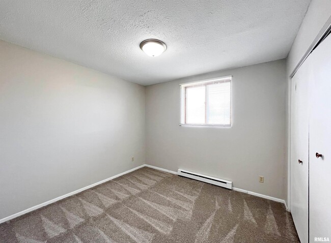 Building Photo - 15804 3rd St