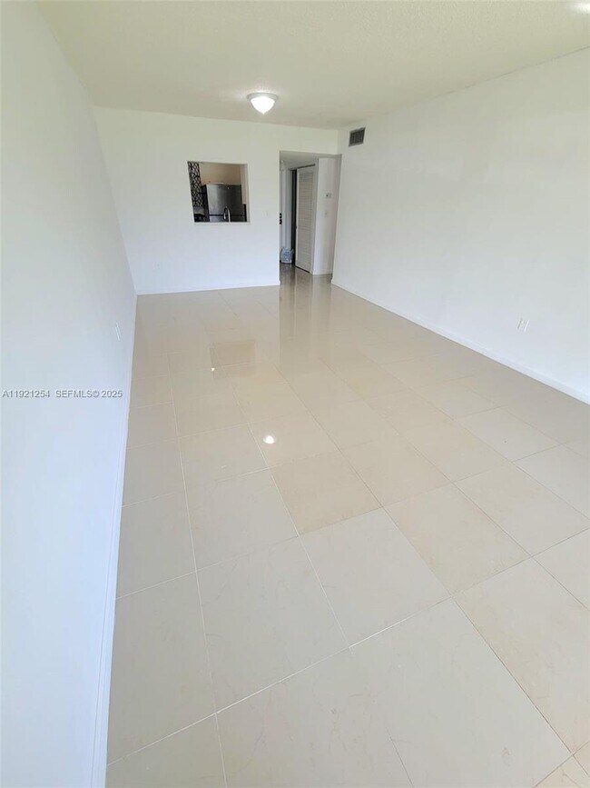 Foto del edificio - 3600 NW 21st St