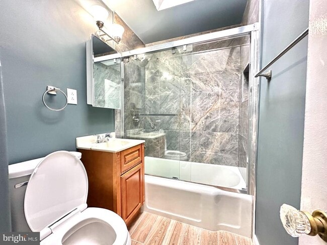 Building Photo - 1517 E Walnut Ln