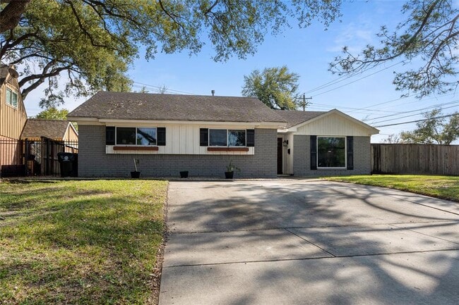 Foto del edificio - 9655 Meadowland Dr
