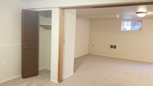 Building Photo - 1010 N 45th St