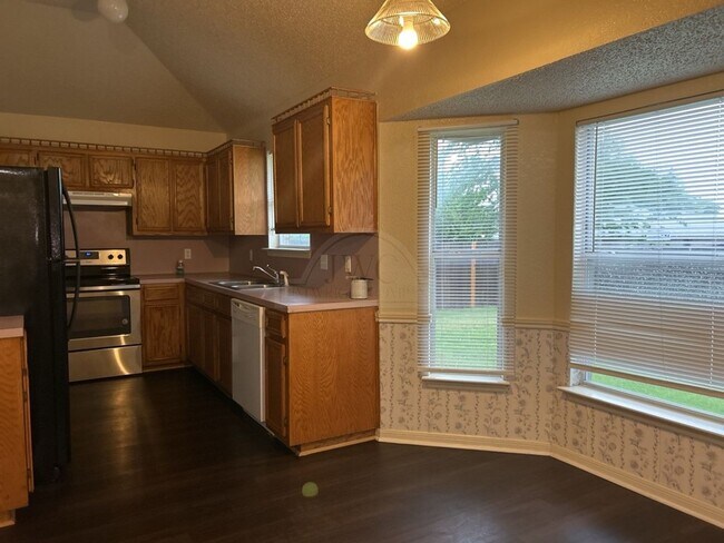 Foto del edificio - 4004 Riverrock Dr