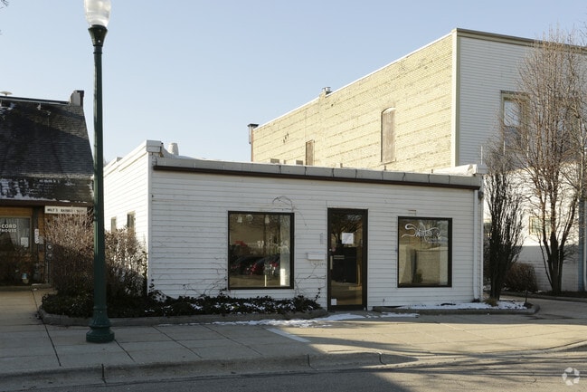 Building Photo - 135 E Main Ave
