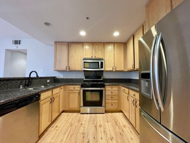 Building Photo - Beautiful Upscale and Modern 2 Bedroom 2 B...
