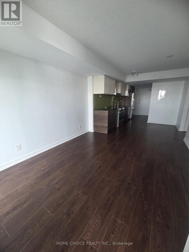 Photo du bâtiment - 72 Esther Shiner Blvd