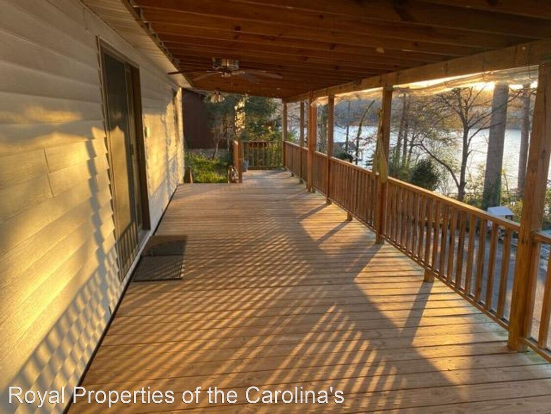 3 br, 2 bath House 3545 Tee Street House Rental in Sherrills Ford