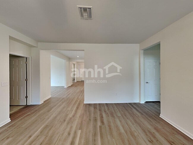 Building Photo - 10824 N Avenida Vallejo