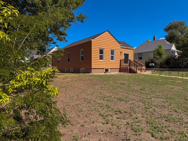 Building Photo - 1400 E 18th St