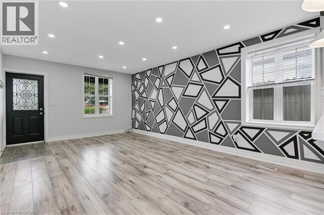 Photo du bâtiment - 54 Craigmiller Ave