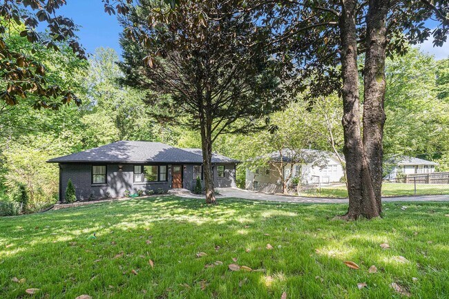 Foto del edificio - 2176 Keheley Dr