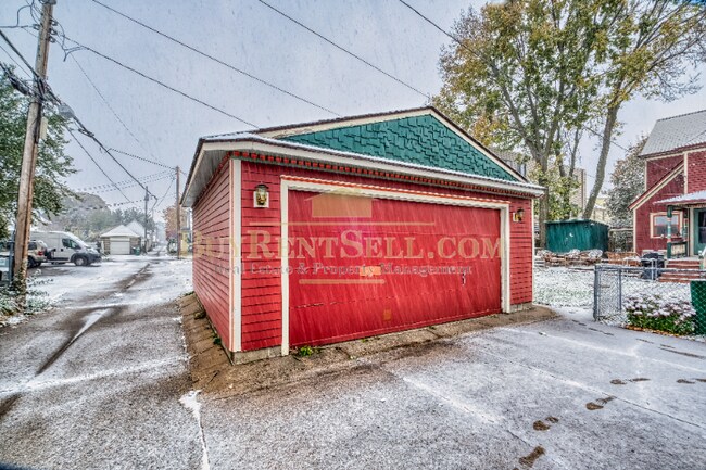 Building Photo - 2649 Colfax Ave S