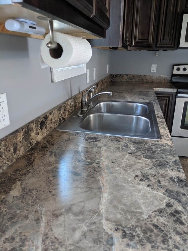 Building Photo - Luxury End-Unit Townhome in Cedar Point, North Harrisonburg!