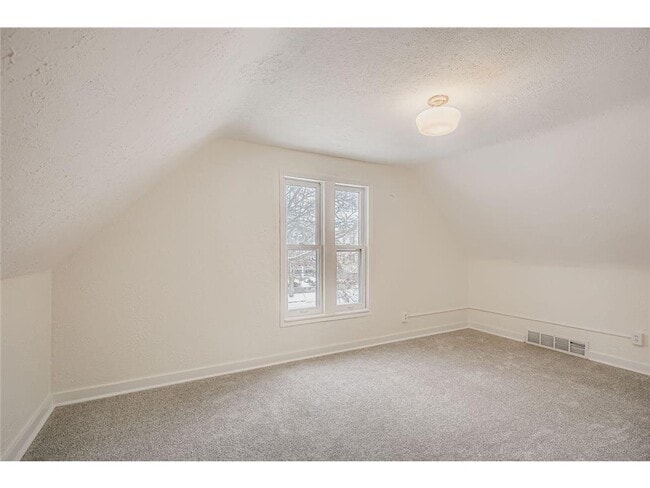 Foto del edificio - 84 Isabel St W