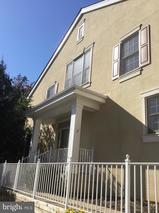 Foto del edificio - 1330 Park Garden Ln