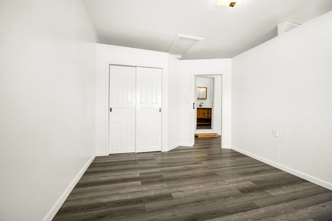 Building Photo - 5750 Whipshaw Rd