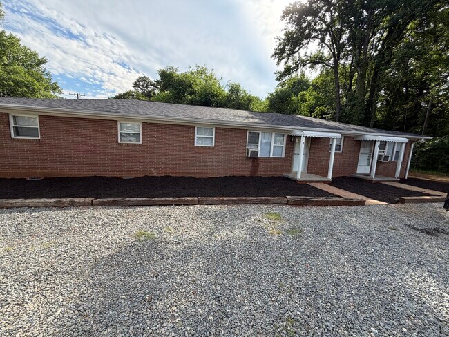 Building Photo - 1604 N Long St