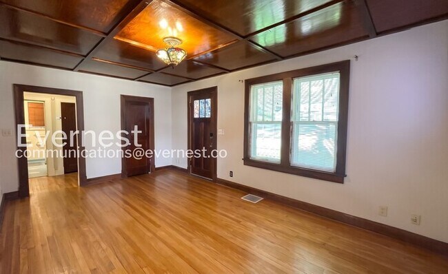 Building Photo - 4 Bed/2.5 Bath Home with Fenced Yard / Coming Soon!