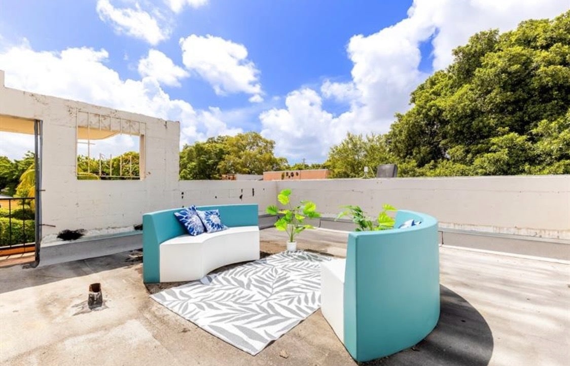 Private Patio - 168 NW 53rd St