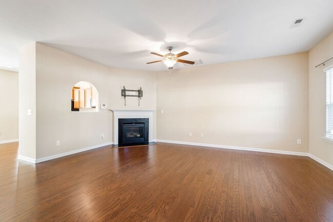 Building Photo - Refined Living: 3BR Townhome in Morrisville’s Keystone Park!