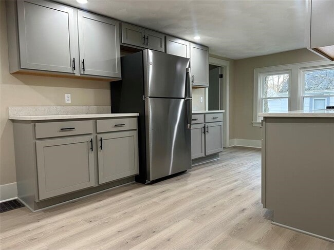Building Photo - 40 N Brookside Ave