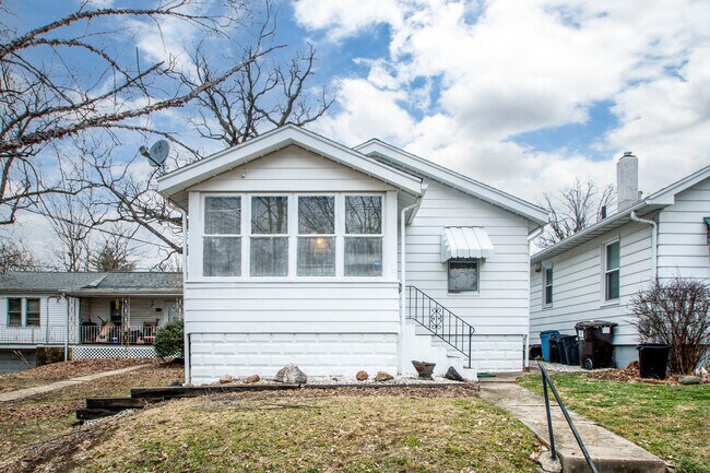 Building Photo - 1127 E Corrington Ave