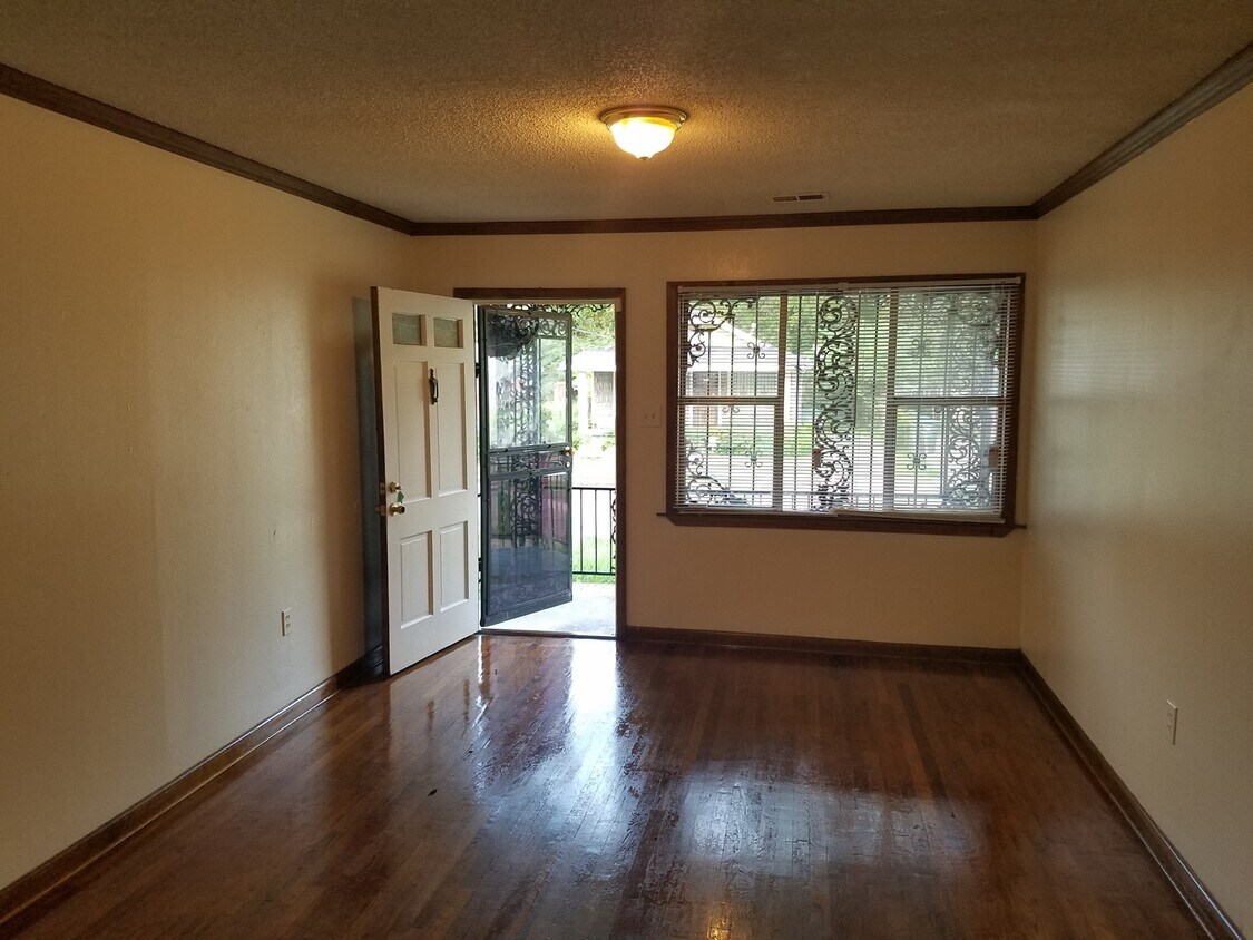 Foto del edificio - 4 Success is now offering this spacious 3 ...