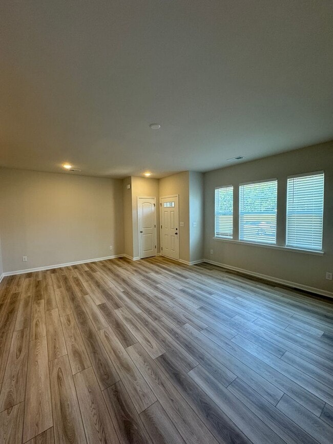 Building Photo - Beautiful, Brand New, 3BR/2.5BA Townhouse ...