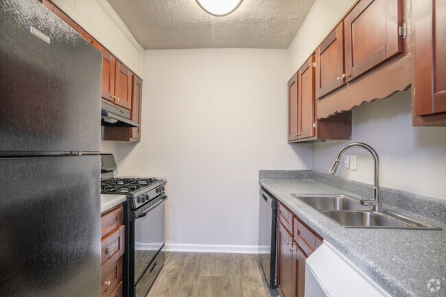 1BR, 1BA - 688SF - Kitchen - Osborne Hills