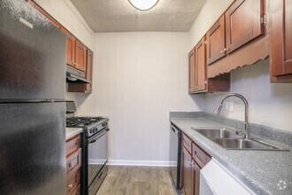 1BR, 1BA - 688SF - Kitchen - Osborne Hills