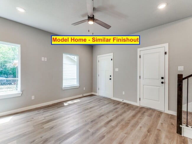 Foto del edificio - Yasmin Court Townhomes