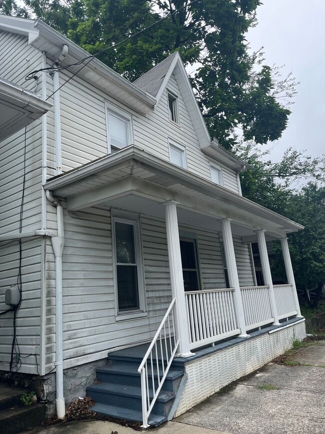 Building Photo - 343 E Orange St