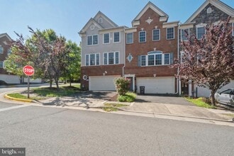 Building Photo - 47581 Royal Burnham Terrace