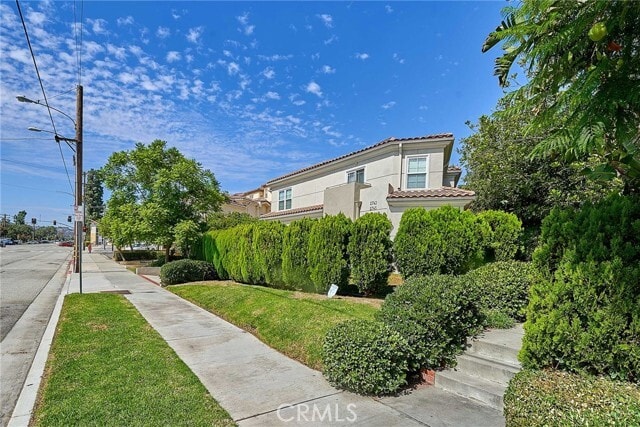 Foto del edificio - 2745 Montrose Ave