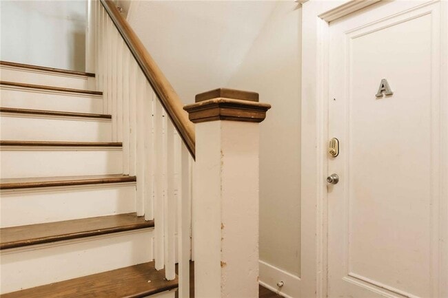 Foto del edificio - 8 Bed 4 Bath WEST CAMPUS