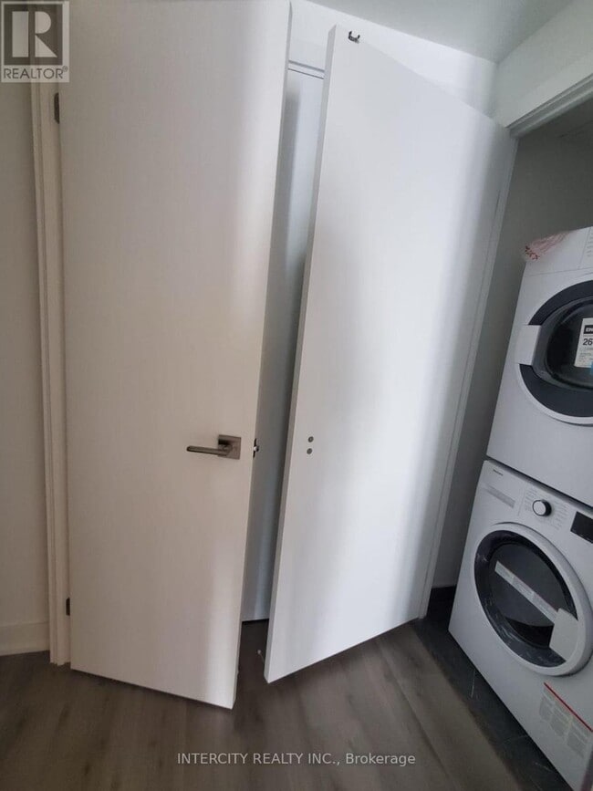 Building Photo - 252 Church St