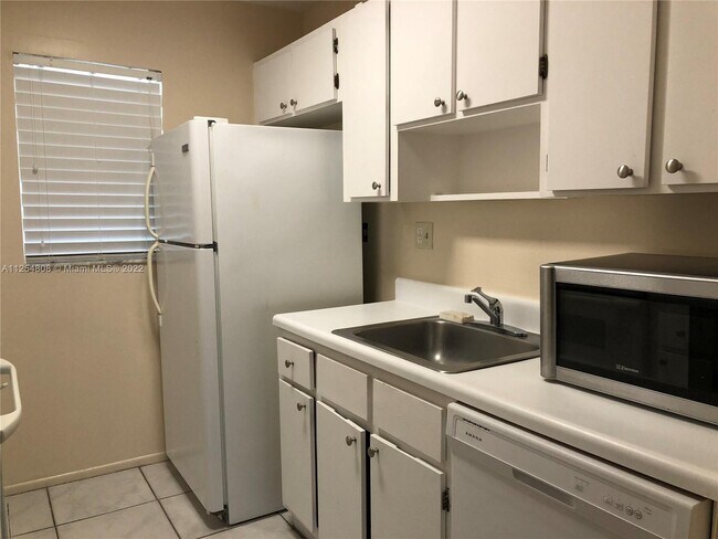Building Photo - 3286 Coral Ridge Dr