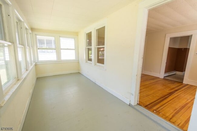 Building Photo - 16 Garden Ave