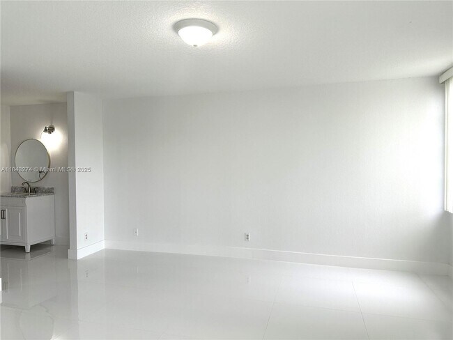 Foto del edificio - 2217 Cypress Island Dr