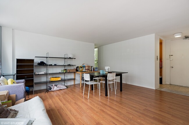 Foto del edificio - 1400 E 55th Pl