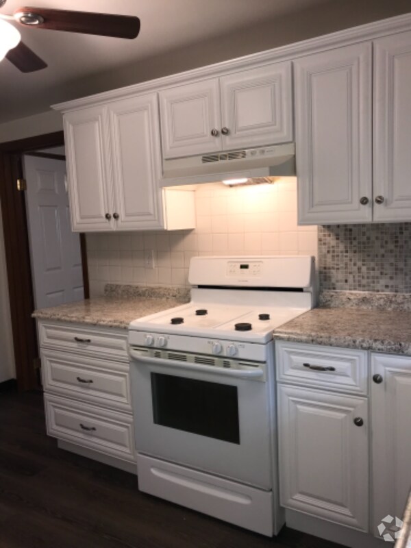 Duquesne View Apartments for Rent with Hardwood Floors West Mifflin