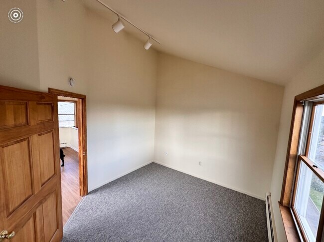 Building Photo - 31 Woodbury Ave