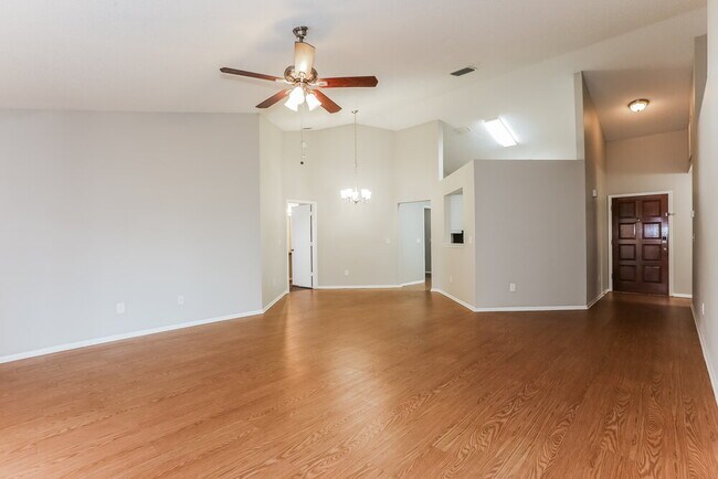 Building Photo - 11715 Lynmoor Dr